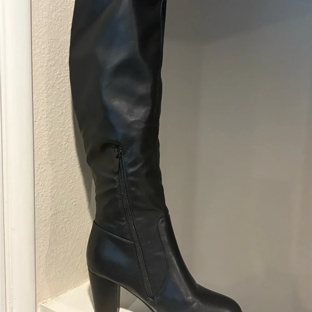 Dream Pairs Midleg Block Heel Boots Woman's 7 Black (WORN 2X) - Picture 5 of 13